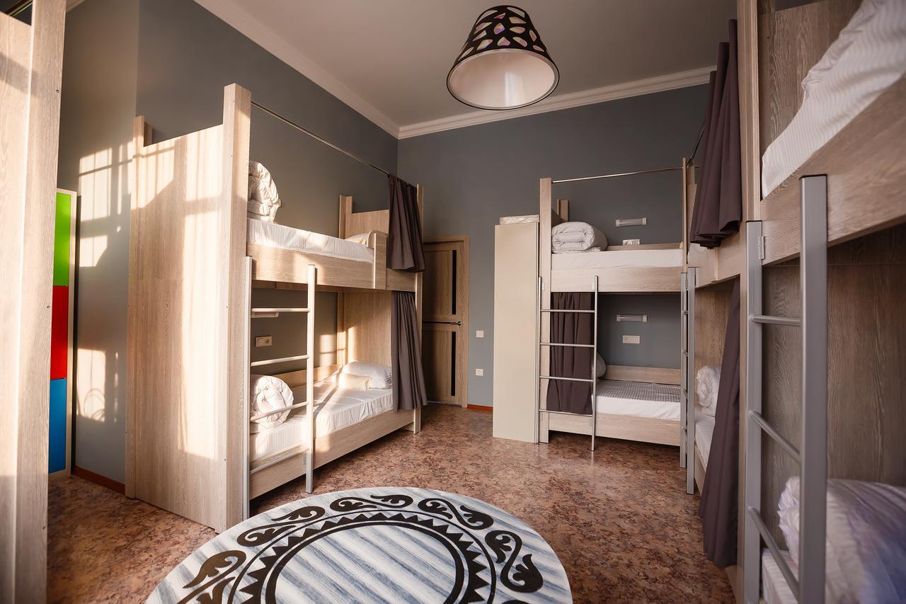 Mountain Road Hostel الماتي المظهر الخارجي الصورة