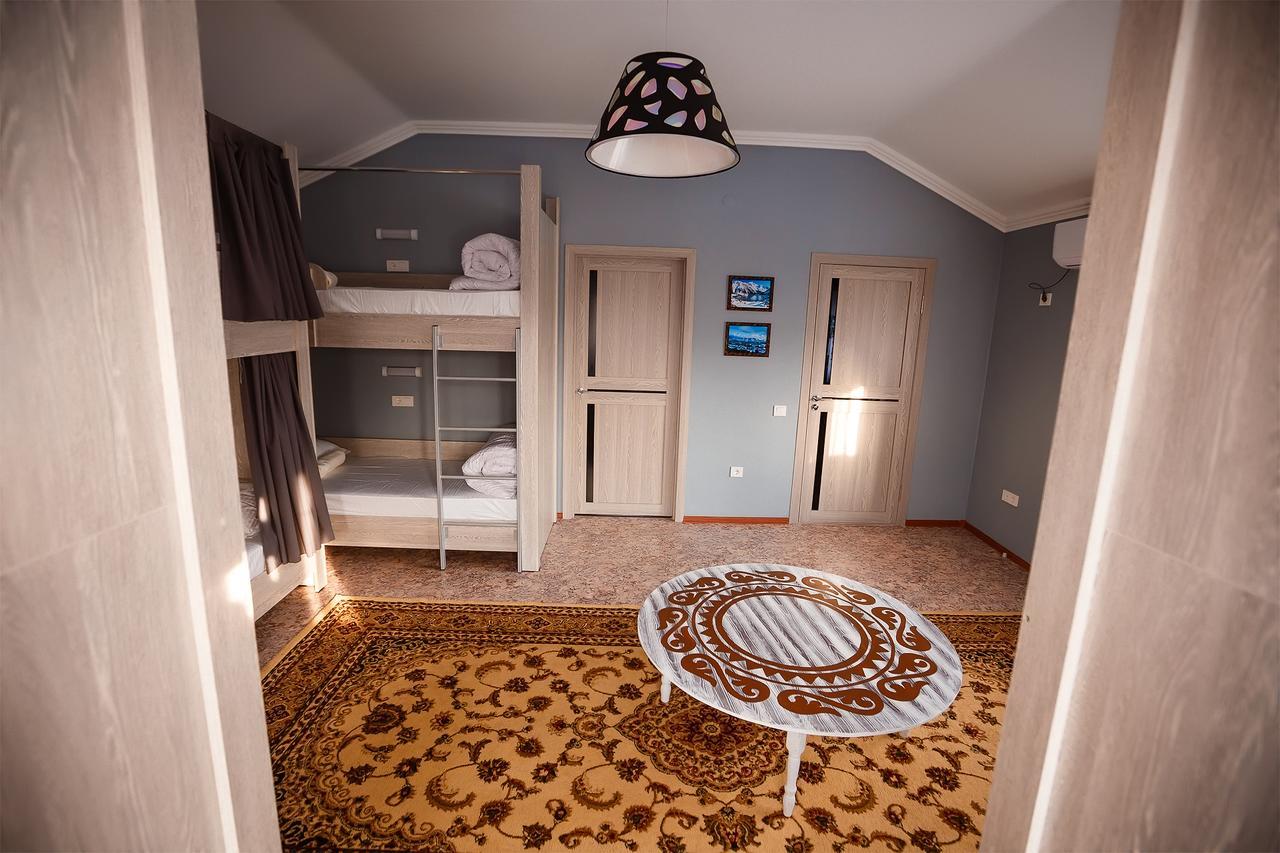 Mountain Road Hostel الماتي المظهر الخارجي الصورة