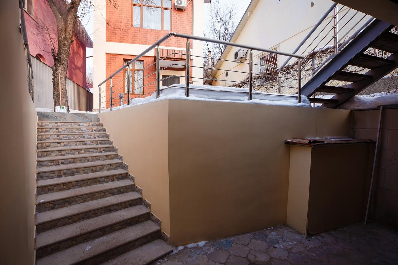 Mountain Road Hostel الماتي المظهر الخارجي الصورة