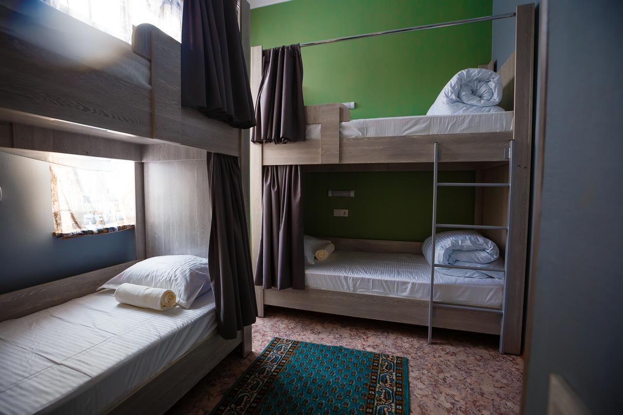 Mountain Road Hostel الماتي المظهر الخارجي الصورة