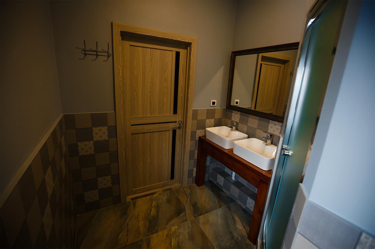 Mountain Road Hostel الماتي المظهر الخارجي الصورة
