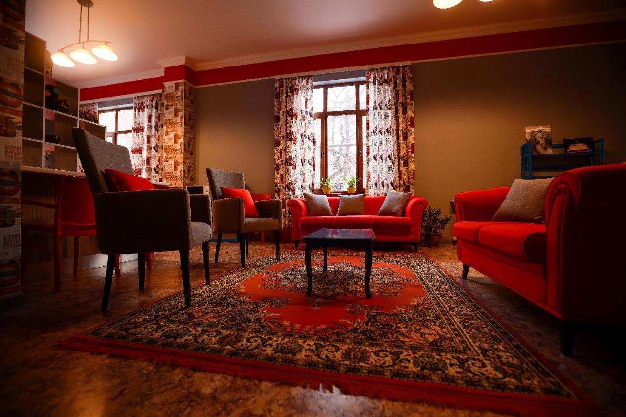 Mountain Road Hostel الماتي المظهر الخارجي الصورة